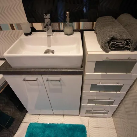 Ghetto Apartment *